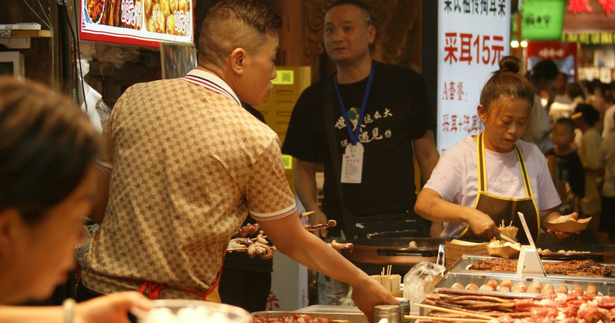 重庆街头小吃地图：从酸辣粉到冰粉